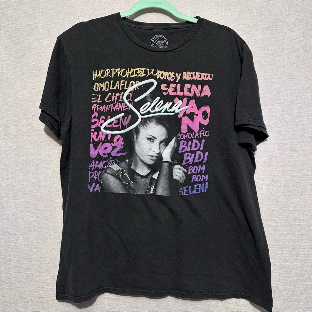 Vintage Selena Graphic Tee - size L